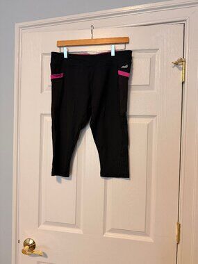 Avia Athletic/Yoga Capris (Black with pink details)- L